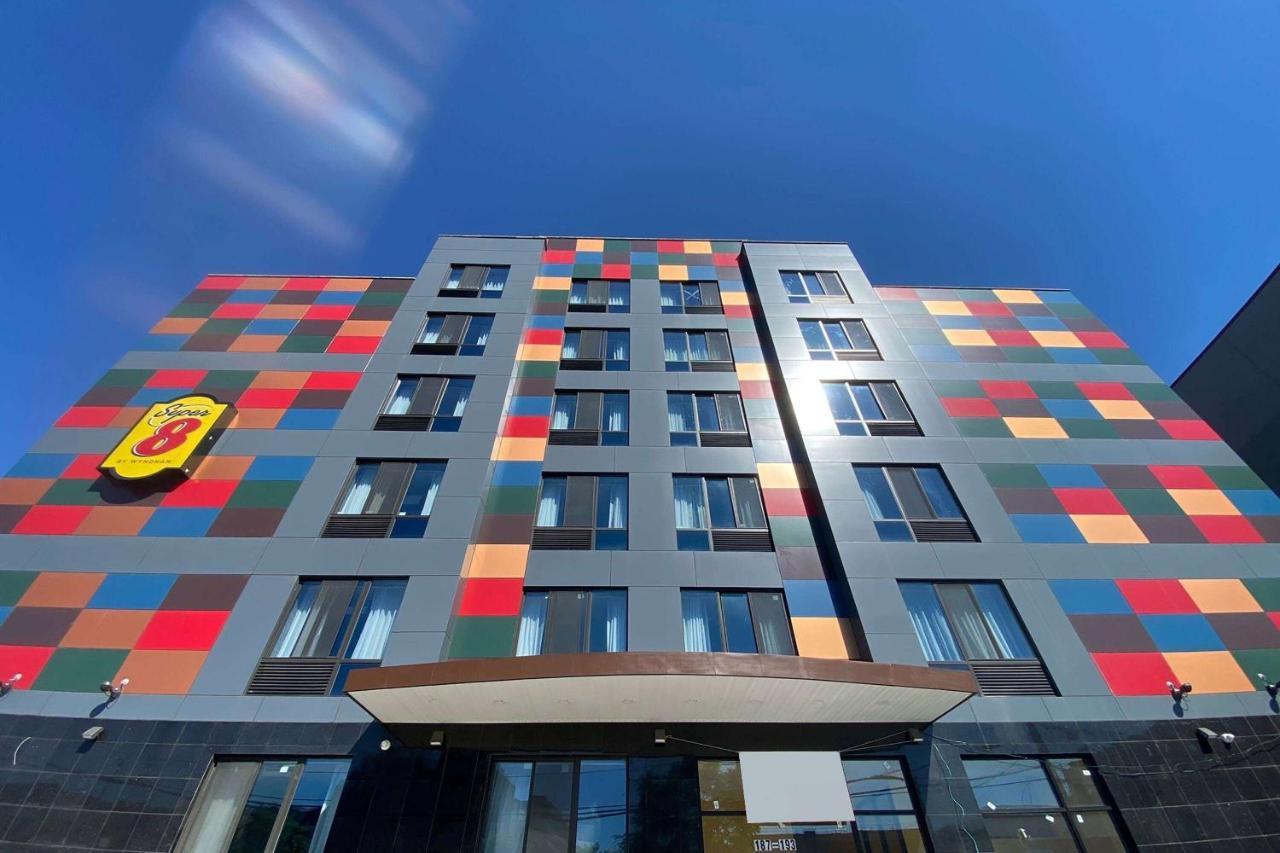 Super 8 By Wyndham Brooklyn Williamsburg Hotell New York Exteriör bild