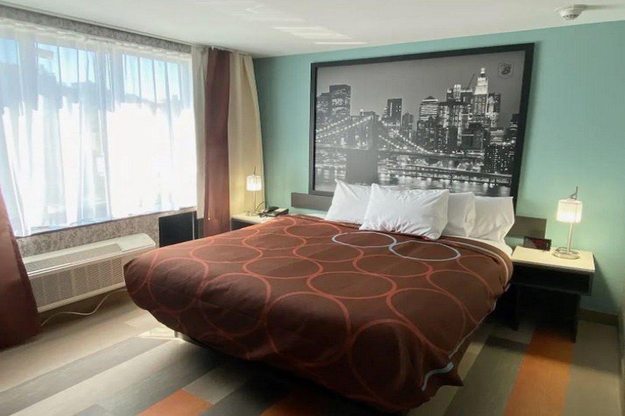 Super 8 By Wyndham Brooklyn Williamsburg Hotell New York Exteriör bild