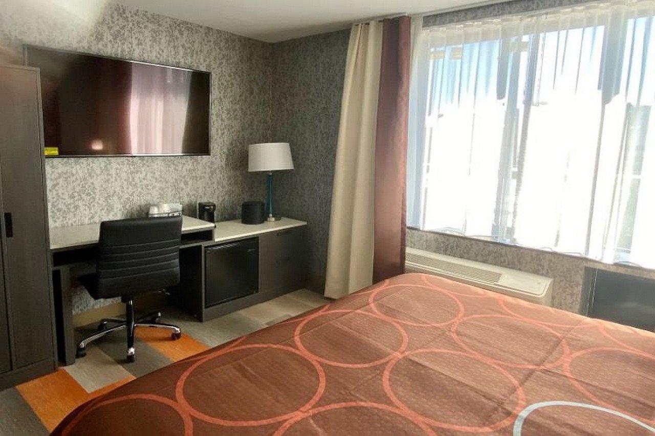 Super 8 By Wyndham Brooklyn Williamsburg Hotell New York Exteriör bild