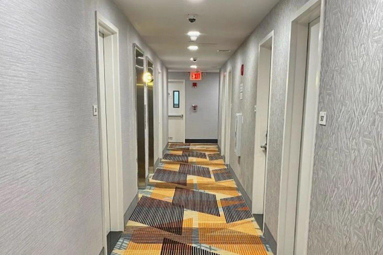 Super 8 By Wyndham Brooklyn Williamsburg Hotell New York Exteriör bild