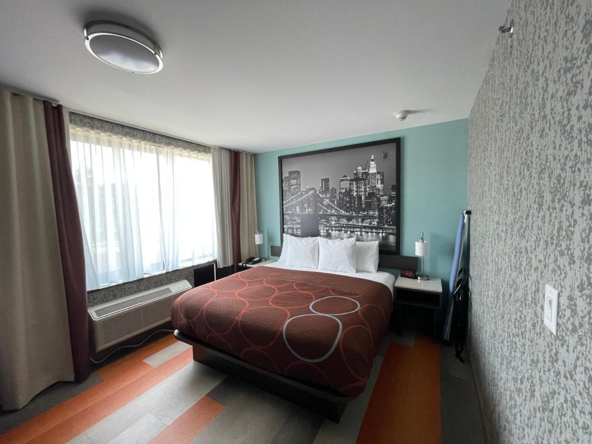 Super 8 By Wyndham Brooklyn Williamsburg Hotell New York Exteriör bild