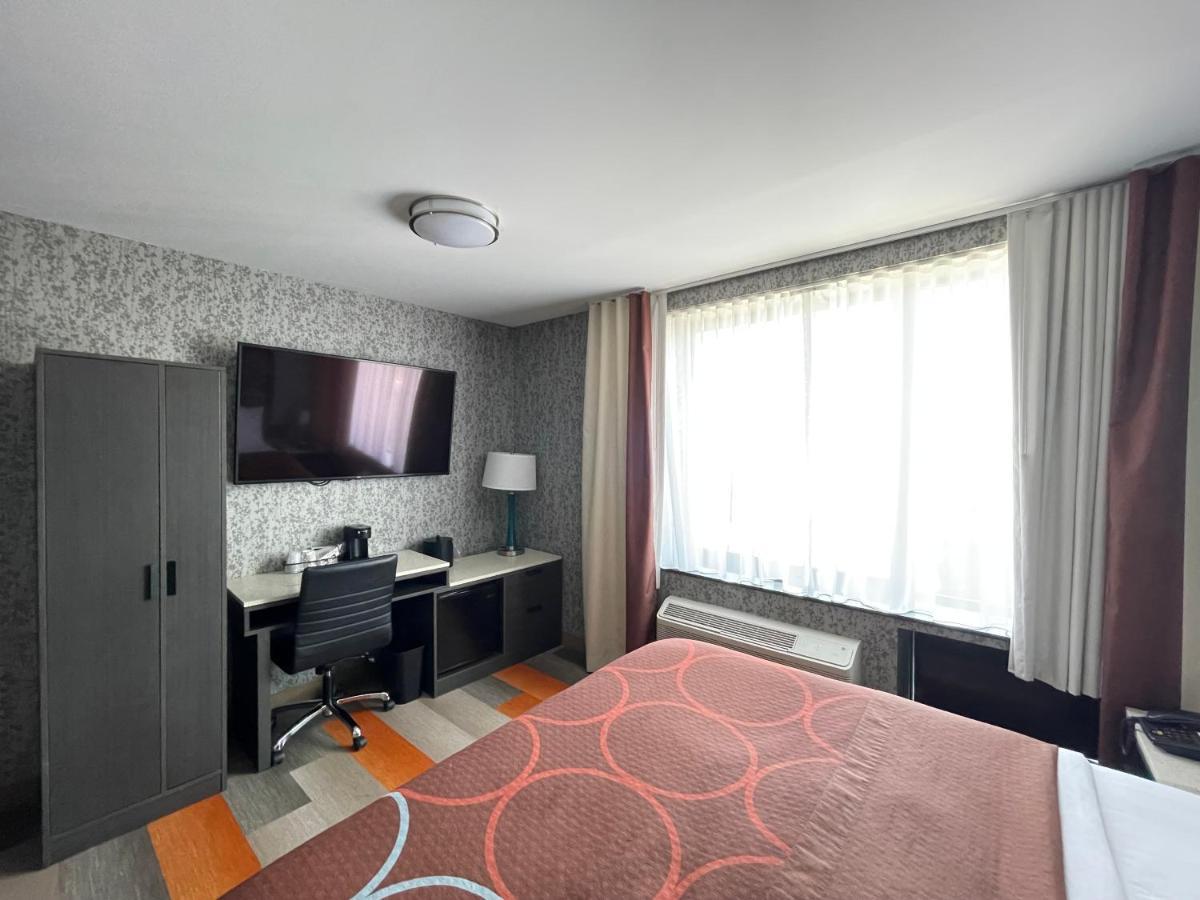 Super 8 By Wyndham Brooklyn Williamsburg Hotell New York Exteriör bild